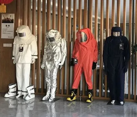 fire resistant clothing والملابس المقاومة للحريق
