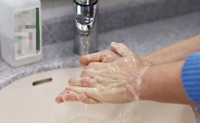 Use of benzalkonium chloride for skin and mucosa disinfection استخدام كلوريد البنزالكونيوم لتطهير الجلد والغشاء المخاطي
