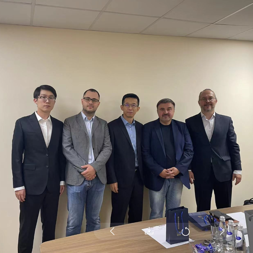إضافات مطاطية مثبطات اللهب ذات قيمة منخفضة من الشوائب الميكانيكية 230 كجم برميل فولاذي CAS 25155-23-1 Trixylenyl Phosphate TXP